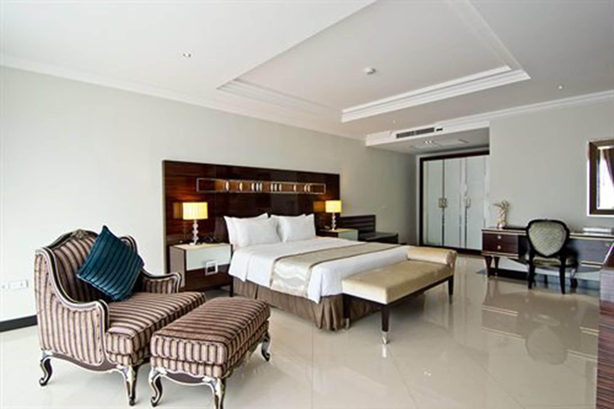Hotel Lk Royal Wing Pattaya Exterior foto