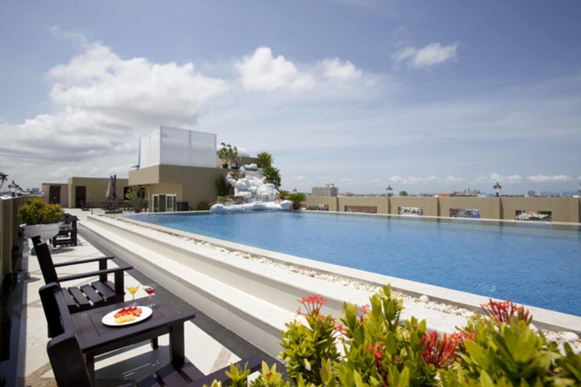 Hotel Lk Royal Wing Pattaya Exterior foto